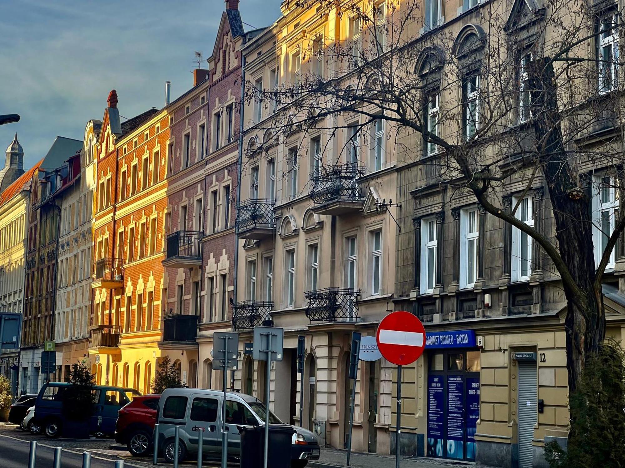 Apartamenty Tespis - Historic House Next To The Cathedral In The City Centre カトヴィツェ エクステリア 写真