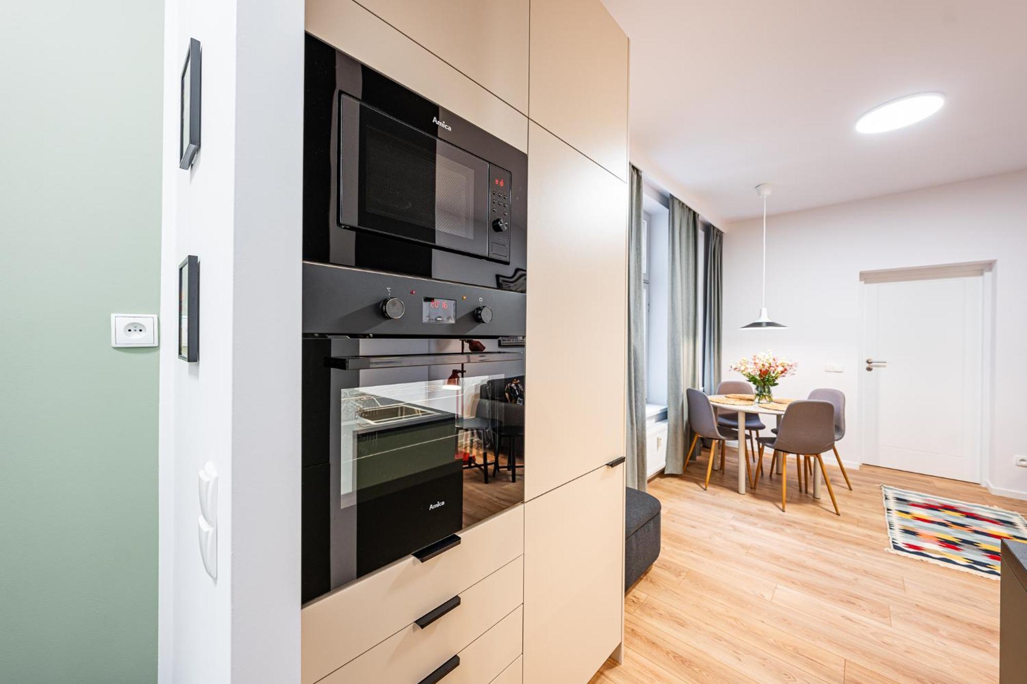 Apartamenty Tespis - Historic House Next To The Cathedral In The City Centre カトヴィツェ エクステリア 写真